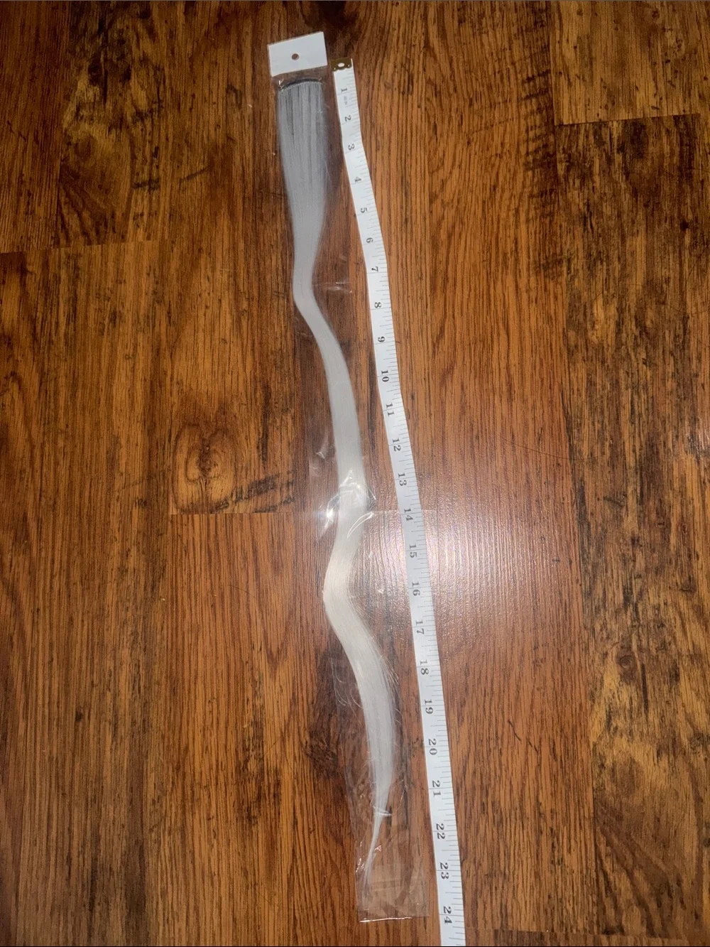 24” White Hair Clip-In C1.Bk.R.2